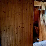 Wellnessparadies Mit Sauna Und Whirlpool By Interhome Feriehus *