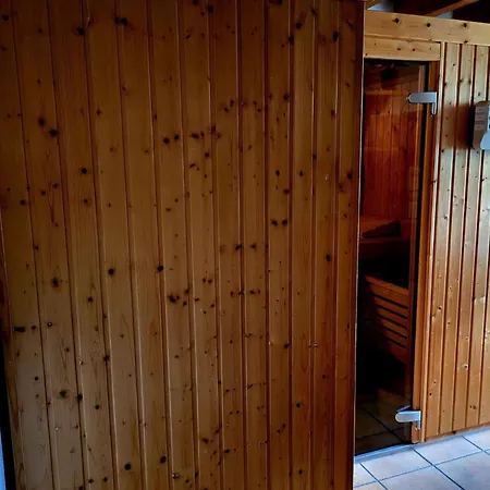 Wellnessparadies Mit Sauna Und Whirlpool By Interhome Feriehus *